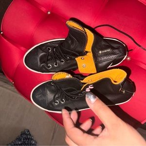 Black converse shoes